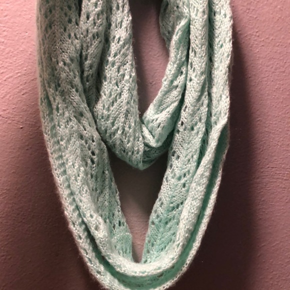 Cute colored scarves - Picture 3 of 4